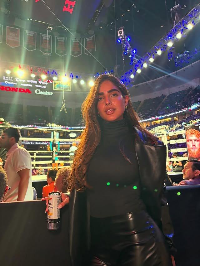 开云-😍约会去了？阿斯：维尼修斯被拍到与25岁女网红一同离开夜店