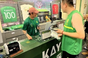 kaiyun-有吧友偶遇吗？张稀哲亲自上阵，在国安商店当收银员