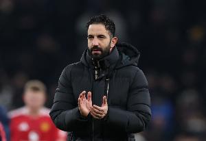 开云体育下载-阿莫林：我们错失了很多机会 我们必须审视阵容再看看转会市场