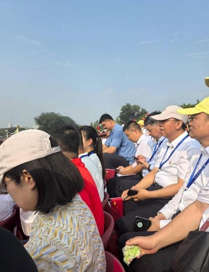 kaiyun-身形瞩目，姚明现场观礼阅兵仪式