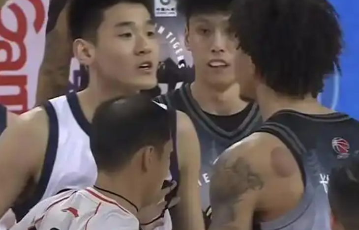 CBA最新积分榜:广厦7连胜,北控惨败23分,广东119-98吉林排第2