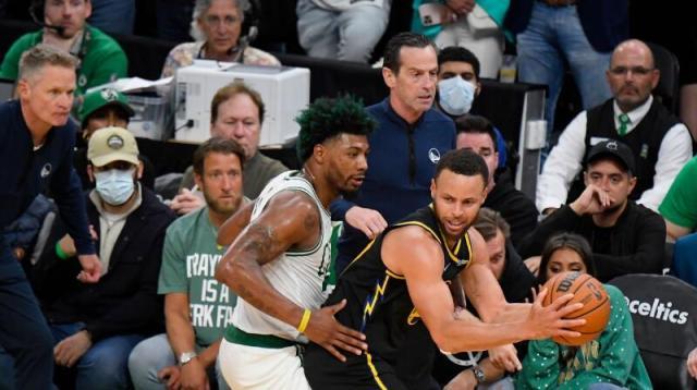 开云官网-防到绿军12中4！34岁库里疯狂砍分背后防守也够狠