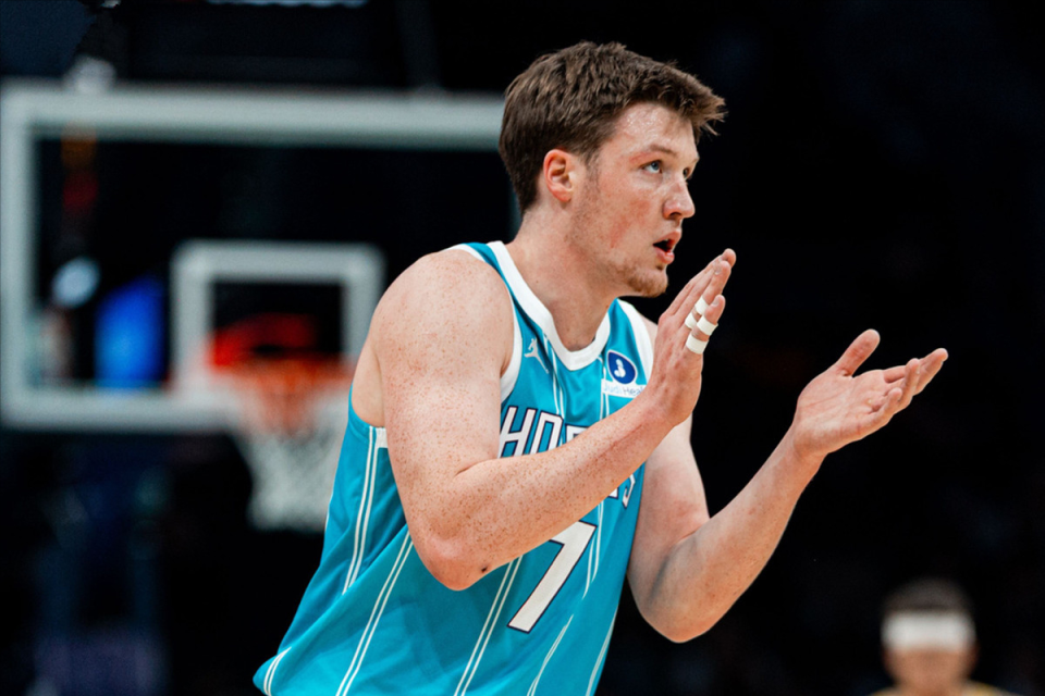 开云体育官网-狂胜27分，近18战15胜NBA唯一！3点证明超级鱼腩蜕变成黑马非偶然