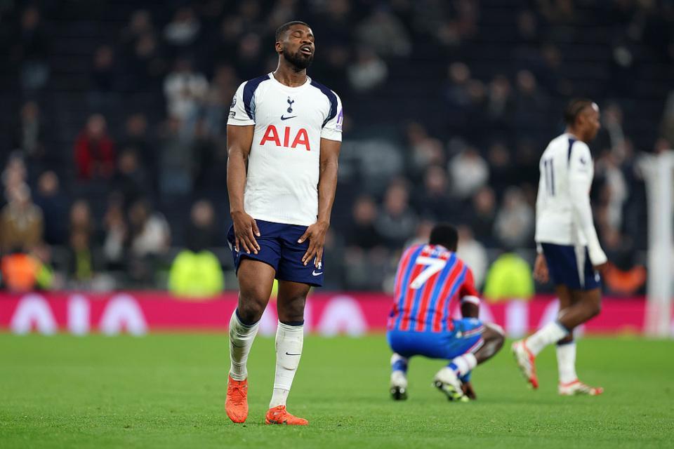 开云体育下载-1-3！十人热刺5连败+11轮不胜，距降级区仅1分，球迷失望半场退场